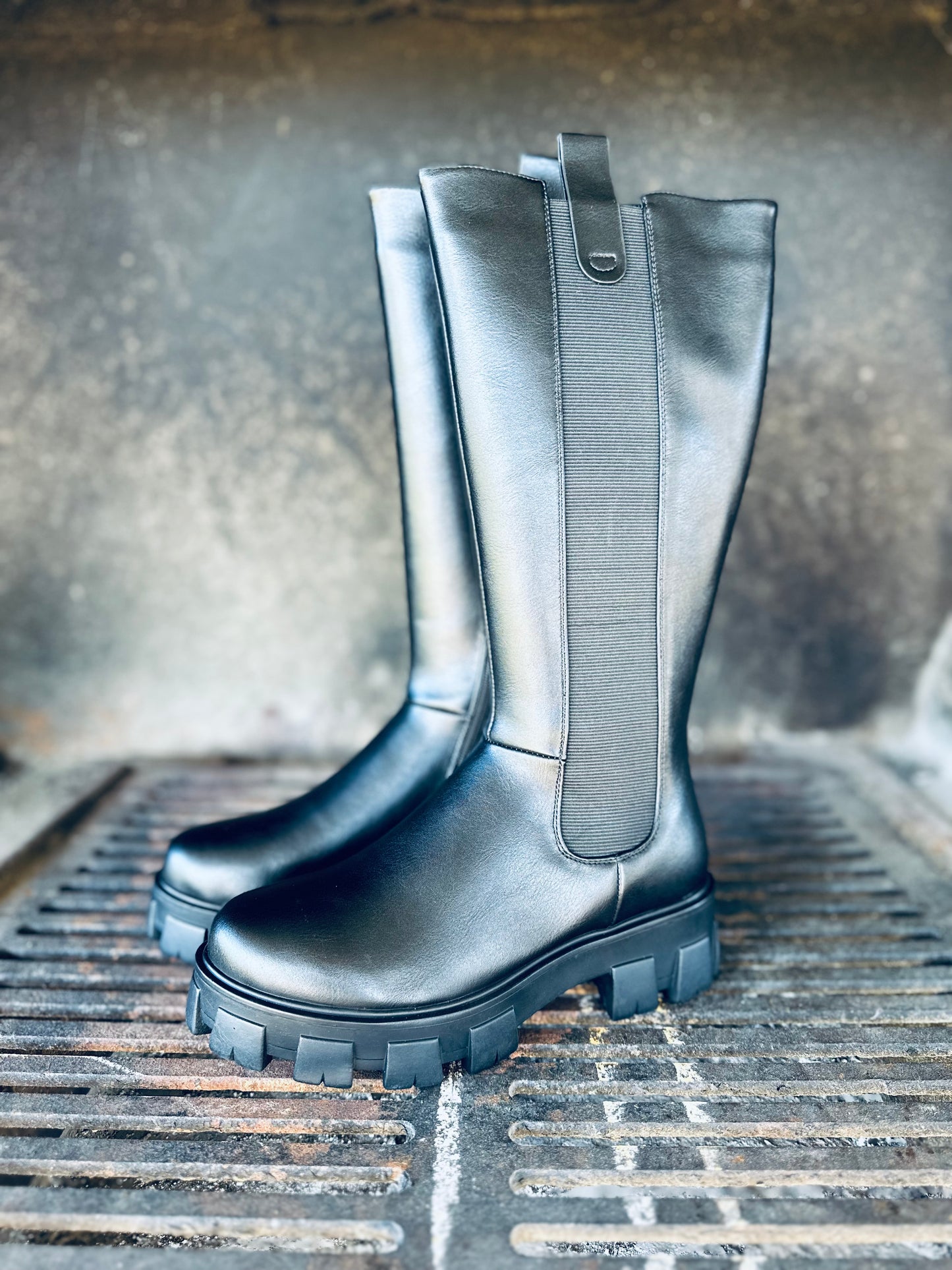 SALE Boots STRYKER in Black
