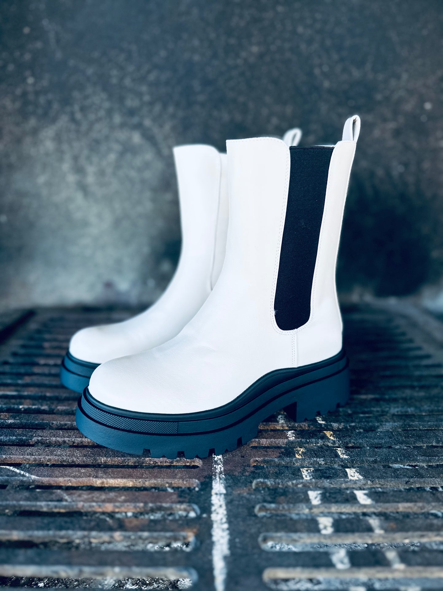 SALE Boots BEATLE in White