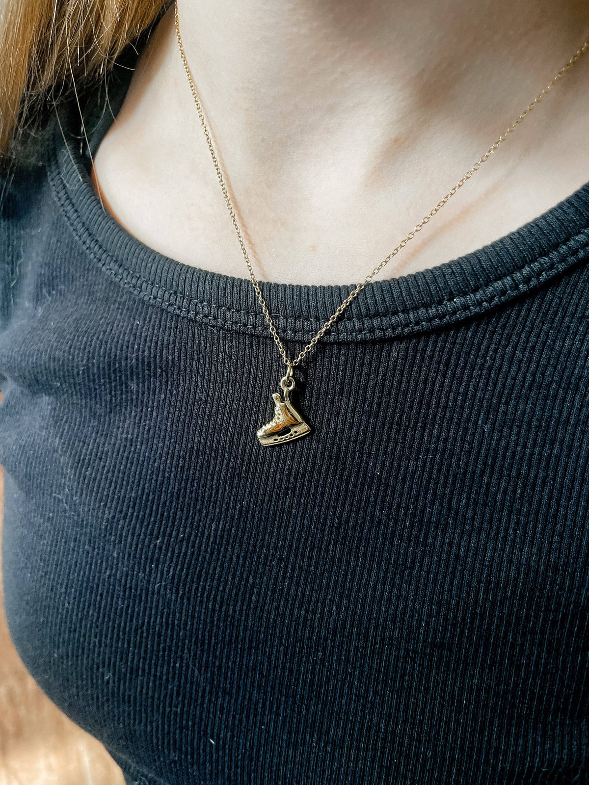Hockey Skate Necklace: Gold / 16 - 18"