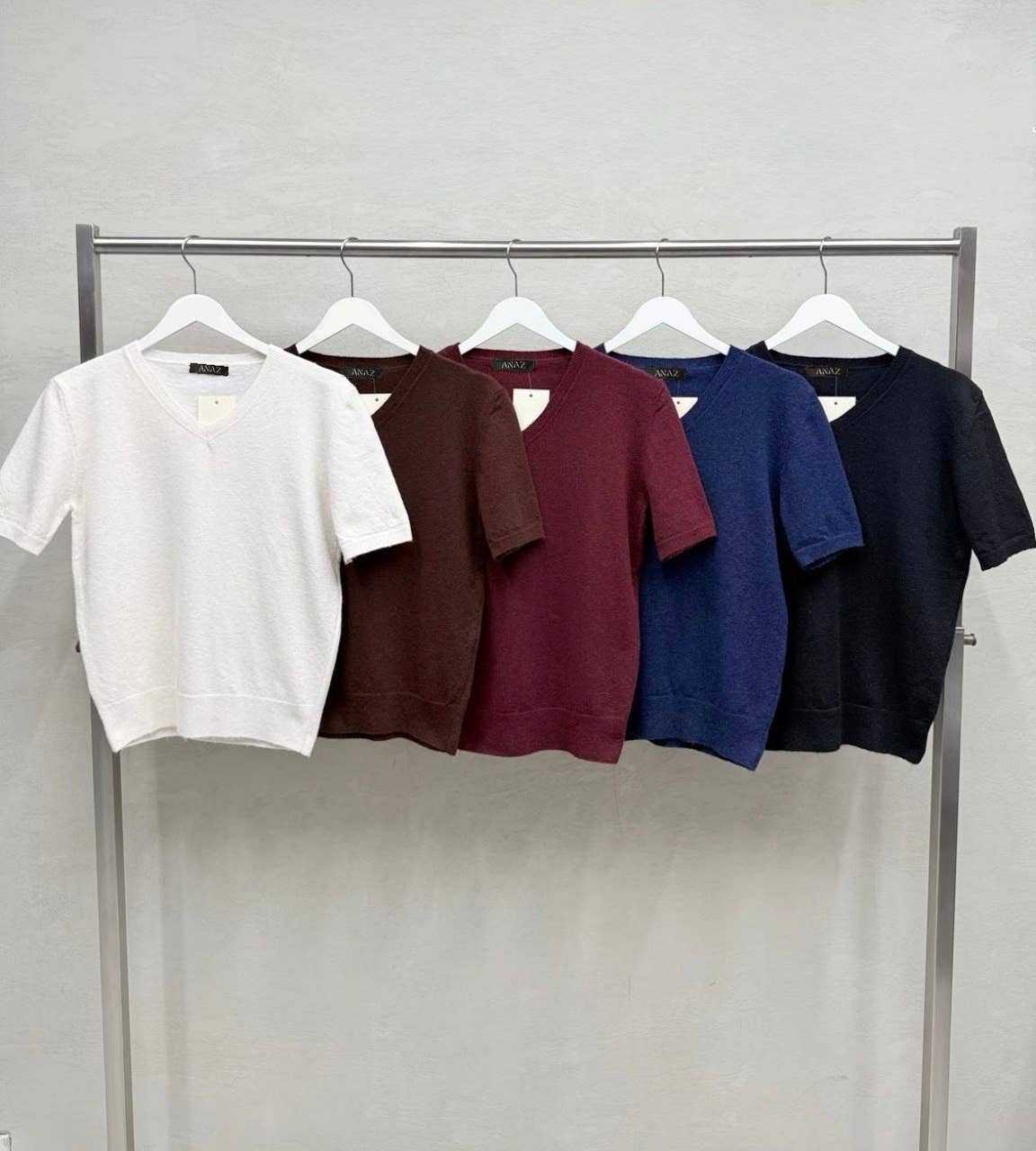 Short Sleeve V-Neck Fine Knit Pre-fall Sweater Top: Navy blue