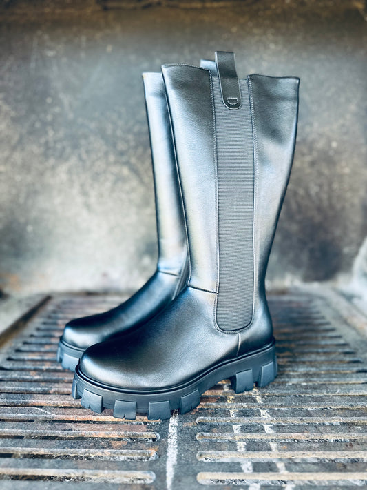 SALE Boots STRYKER in Black
